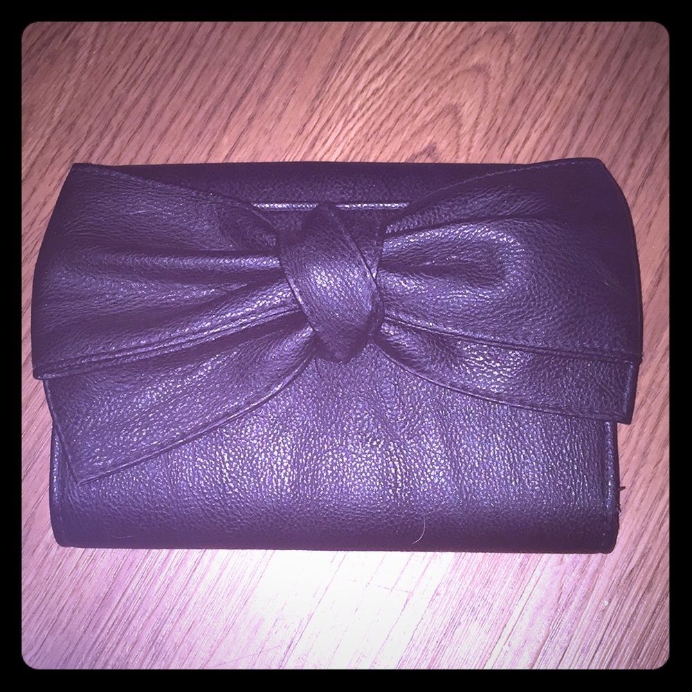 Icing Black Clutch